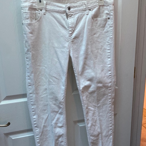 Q womens Liz Claiborne casual solid white stretch tapered white jeans size 16 - Picture 1 of 3